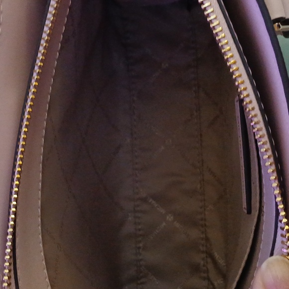 Authentic Michael Kors Sheila Small Monogram Satchel - Picture 8 of 8